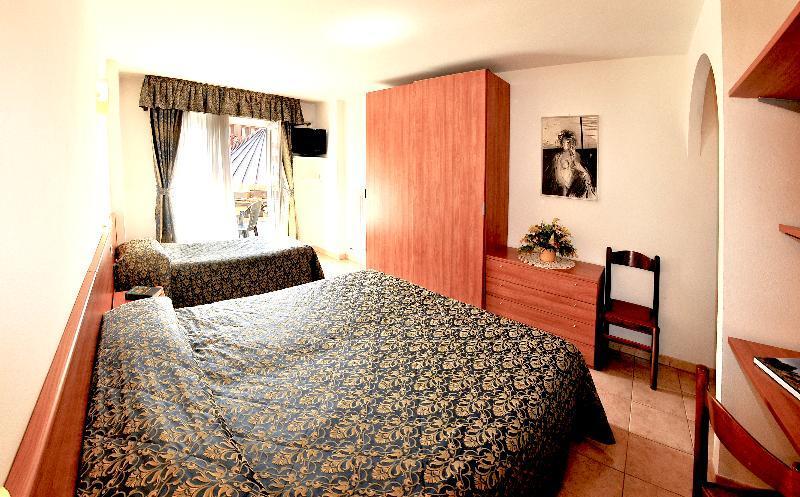 Hotel Alpen Андало Екстериор снимка