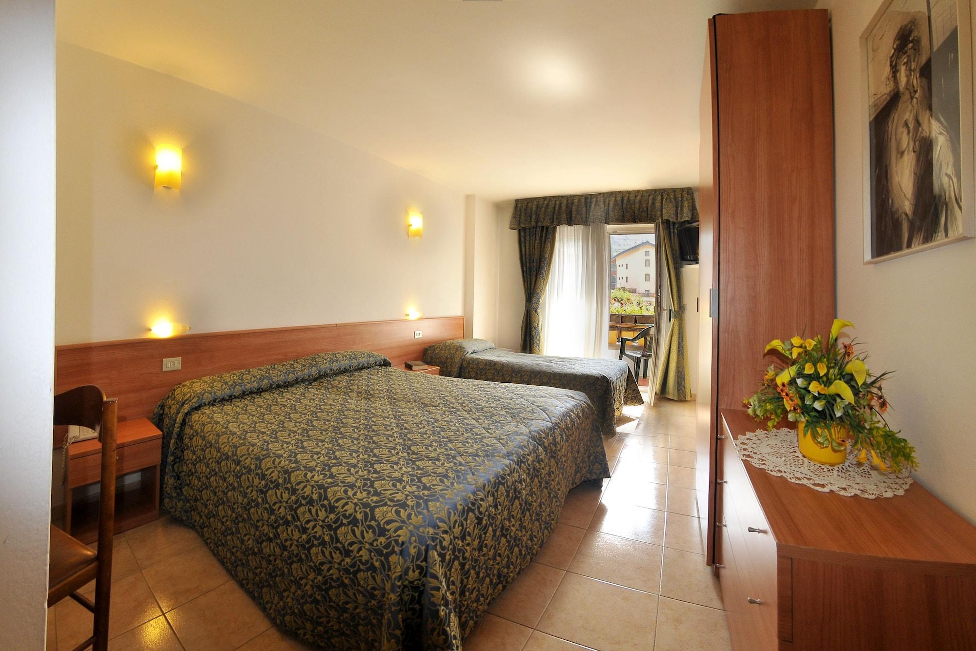 Hotel Alpen Андало Екстериор снимка