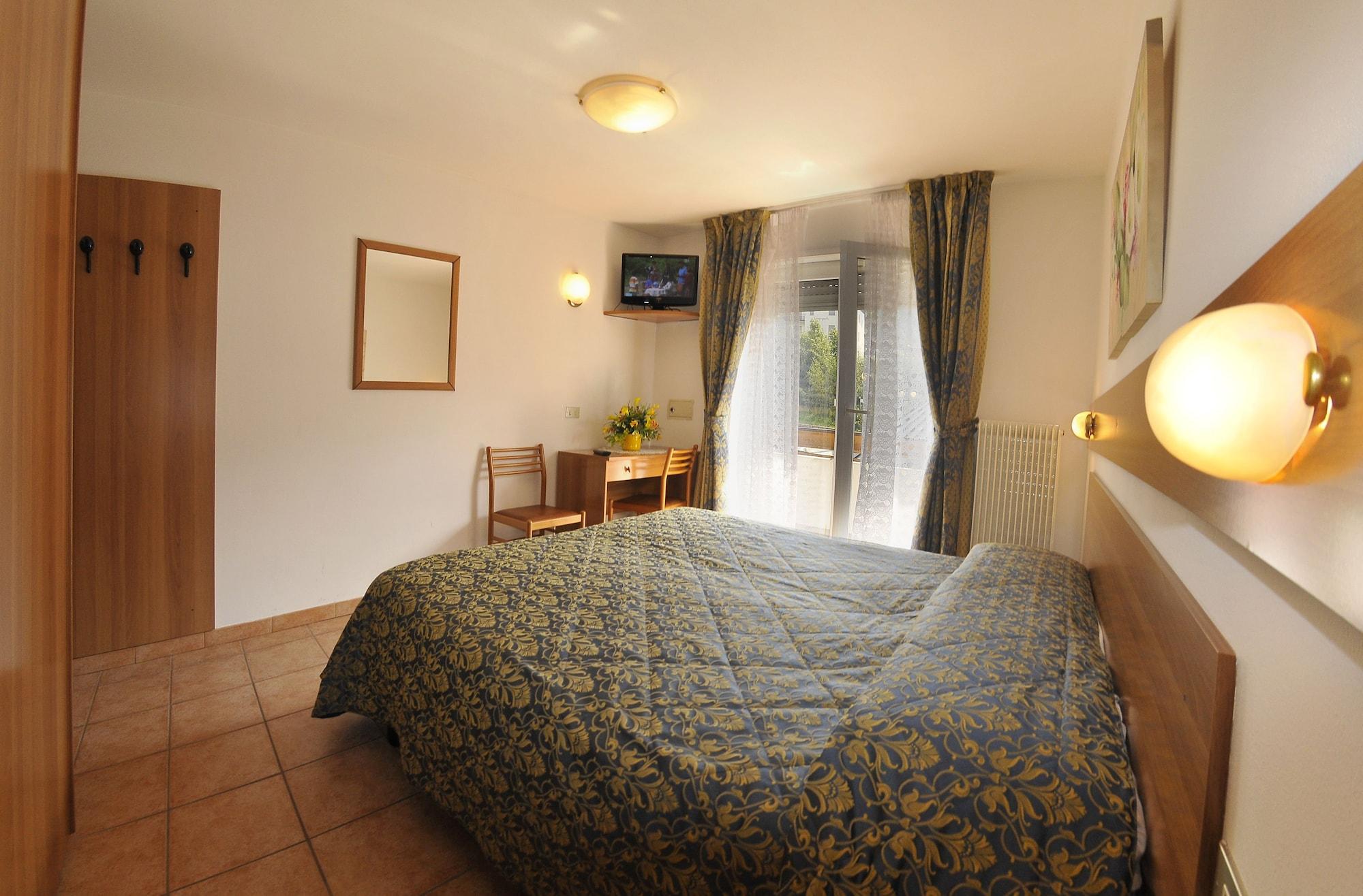 Hotel Alpen Андало Екстериор снимка