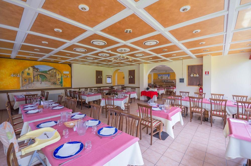 Hotel Alpen Андало Екстериор снимка